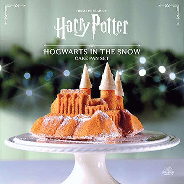 Insight Editions Harry Potter: Hogwarts In The Snow Cake Pan Set – Insight Editions