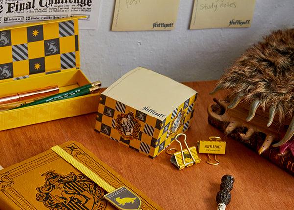 Insight Editions Harry Potter: Hufflepuff Memo Cube – Insight Editions