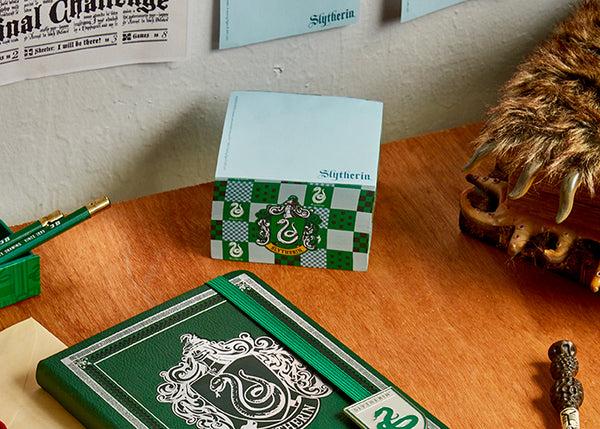 Insight Editions Harry Potter: Slytherin Memo Cube – Insight Editions