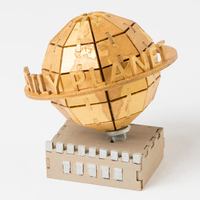 Insight Editions IncrediBuilds: DC Comics: Superman: Daily Planet 3D Wood Model And Boo – Insight Editions