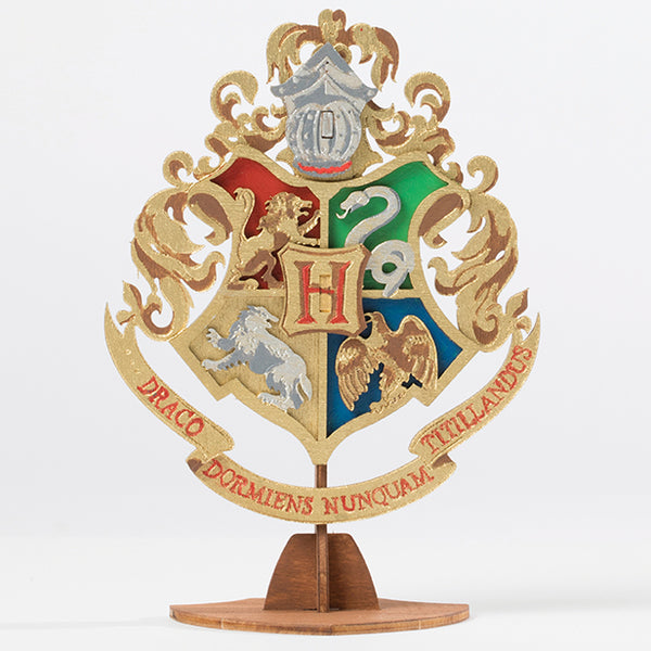 Insight Editions IncrediBuilds: Harry Potter: Hogwarts Crest Book And 3D Wood Model – Insight Editions