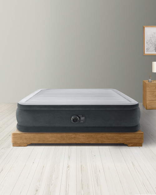 intex Dura-Beam® Deluxe Comfort-Plush Air Mattress 18" Queen w/ Built-In Electric Pump