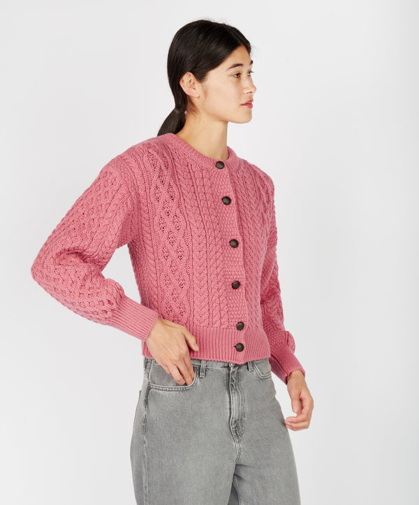 Irelands Eye Clover Cropped Aran Cardigan Rosa Pink