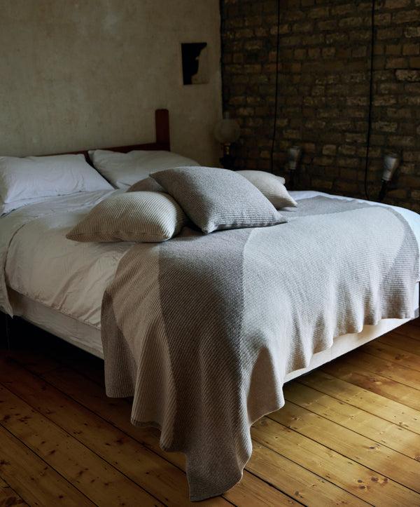 Irelands Eye Wren Intarsia Throw Eggshell & Bone