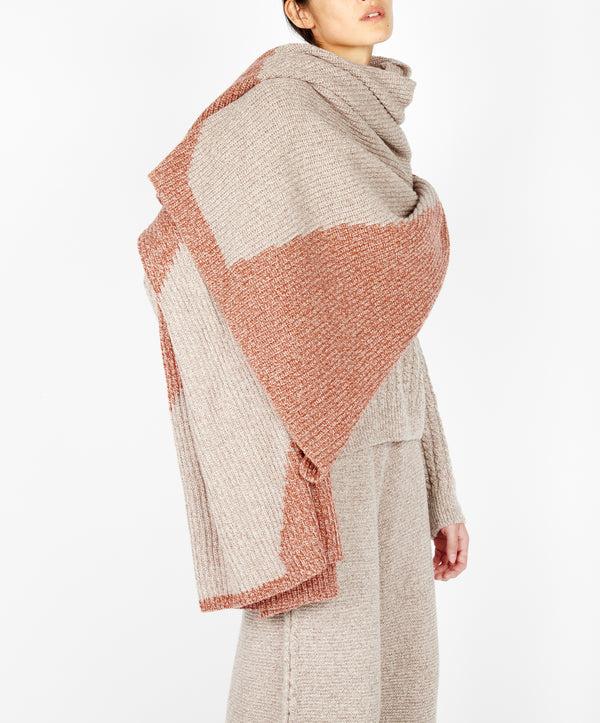 Irelands Eye Wren Intarsia Throw Cedar Marl & Eggshell