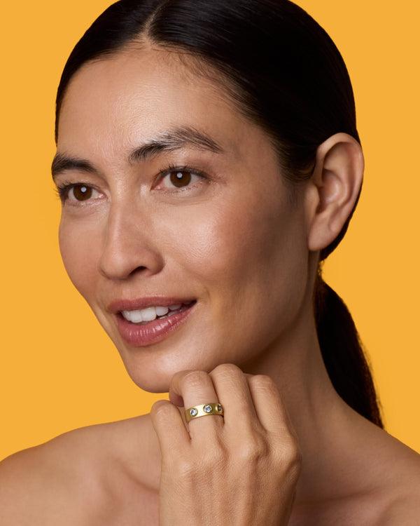 Irene Neuwirth Classic Bezel Three Stone Band Ring 18k Yellow Gold