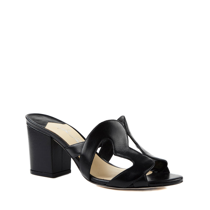 isa tapia Amor Black Leather