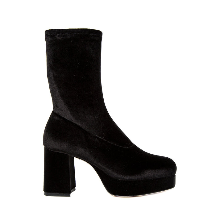 isa tapia Brooke Black Velvet