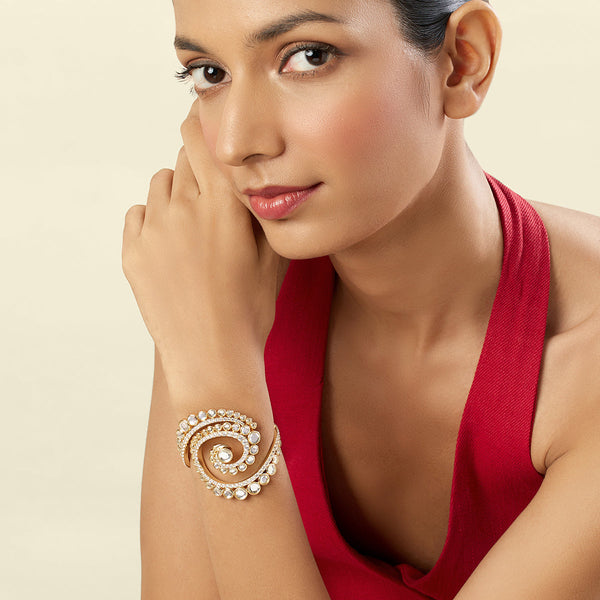 Isharya Estrela Cuff Bracelet Wristwear