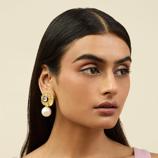 Isharya Pearl Diver Stud Earrings Earrings