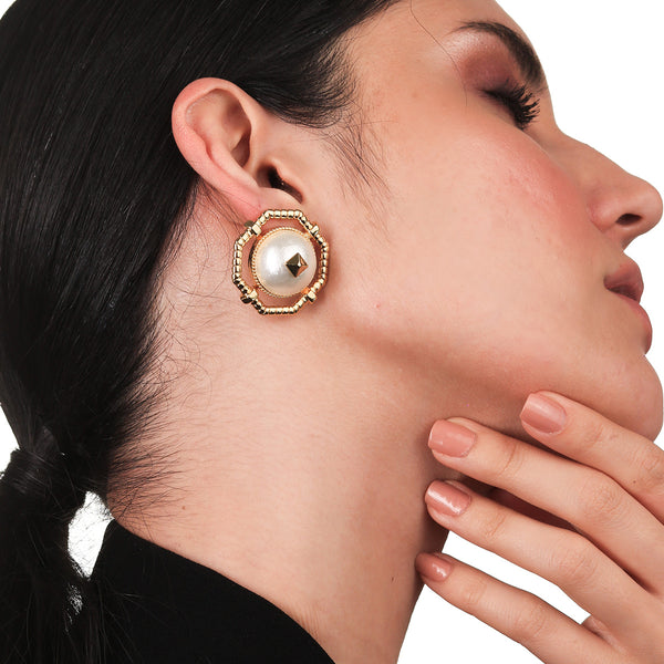 Isharya Yayoi Pearl Studs Earrings White