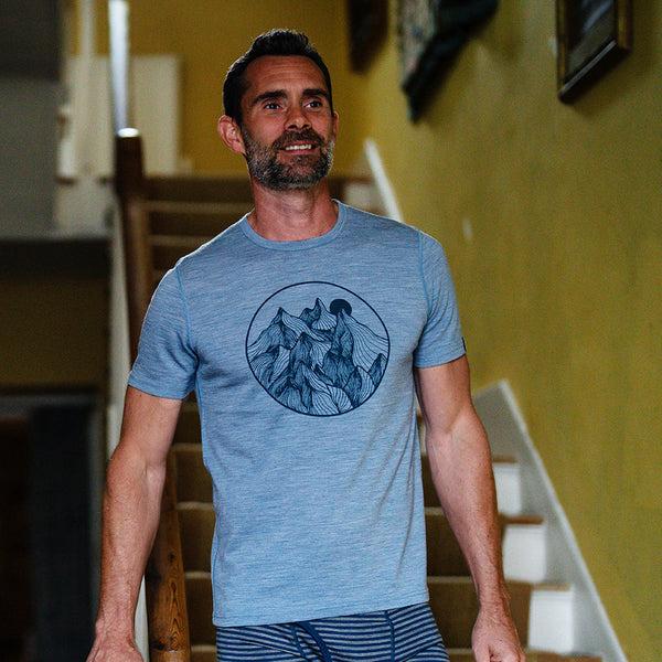 isobaa Mens Merino 150 Mountains Tee (Sky/Petrol)