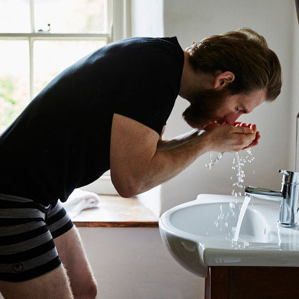 isobaa Mens Merino 150 Short Sleeve Crew (Black)