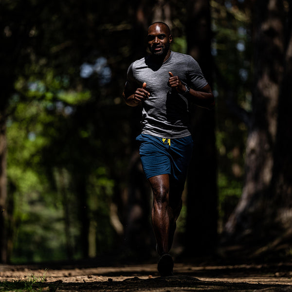 Isobaa Mens Merino 150 V-Neck Tee (Charcoal)