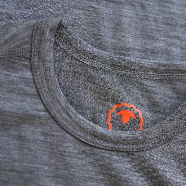 Isobaa Mens Merino 180 Long Sleeve Crew (Charcoal)