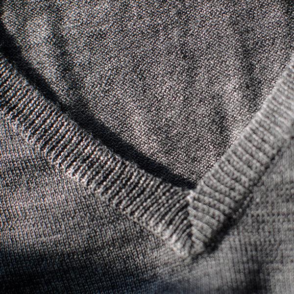 Isobaa Mens Merino V Neck Sweater (Charcoal)