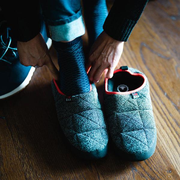 Isobaa Merino Blend Travel Slippers (Black Melange)