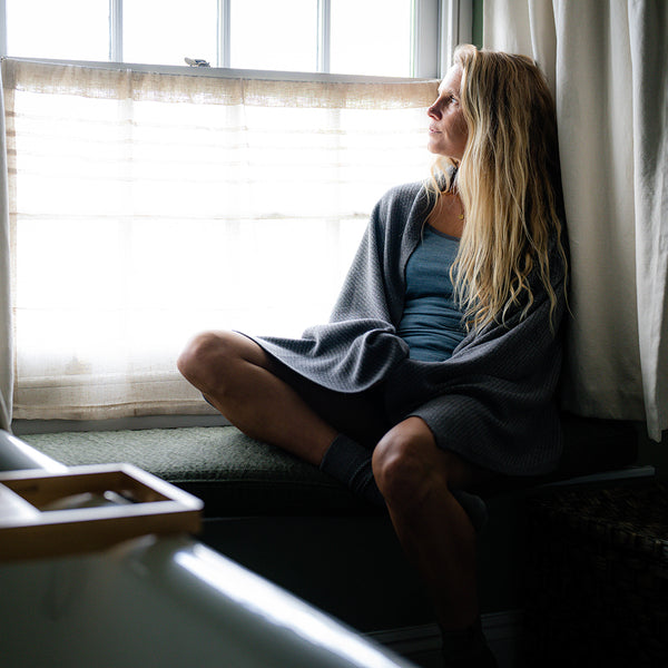 Isobaa Merino Jacquard Shawl (Charcoal/Smoke)