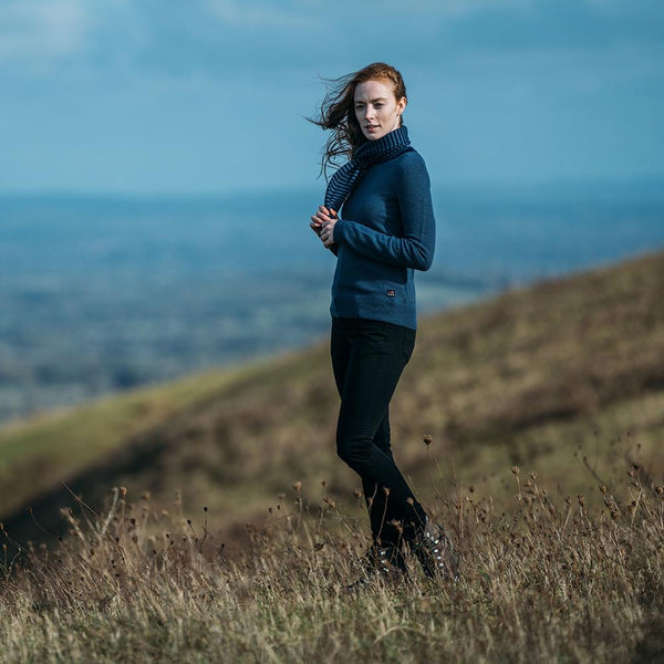 Isobaa Merino Mini Stripe Scarf (Navy/Denim)