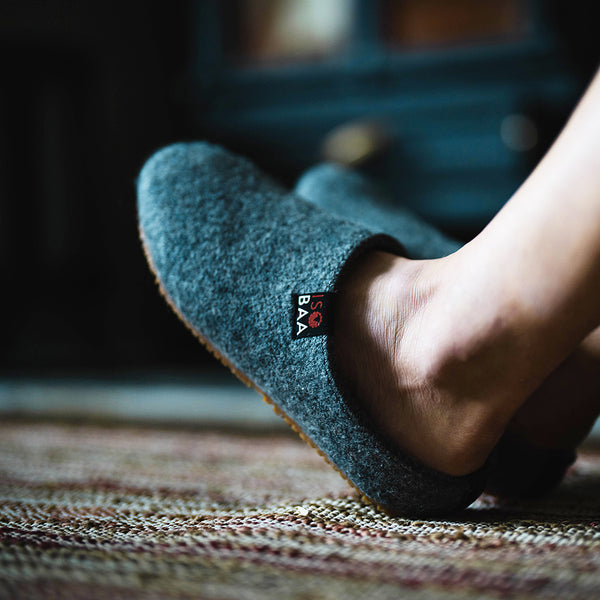 Isobaa Merino Wool Blend Slippers (Charcoal/Orange)