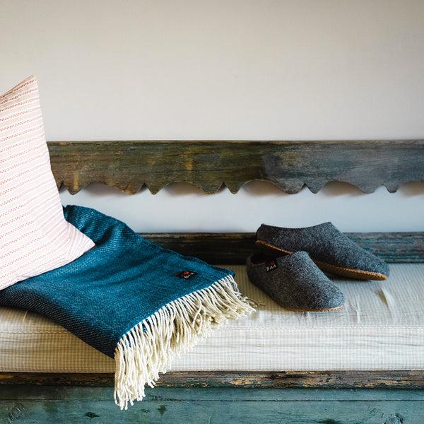 Isobaa Merino Wool Blend Slippers (Charcoal/Orange)