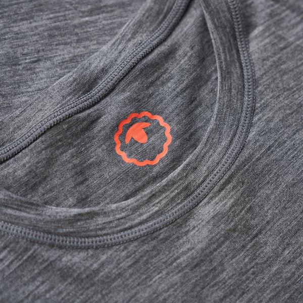 Isobaa Womens Merino 150 Emblem Tee (Charcoal)