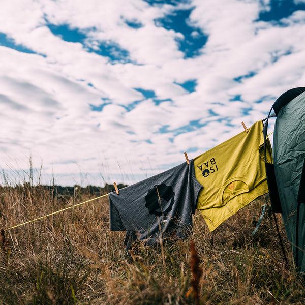 isobaa Womens Merino 150 Emblem Tee (Charcoal)