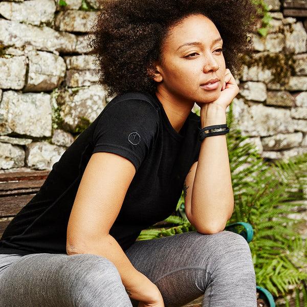 isobaa Womens Merino 150 Short Sleeve Crew (Black)