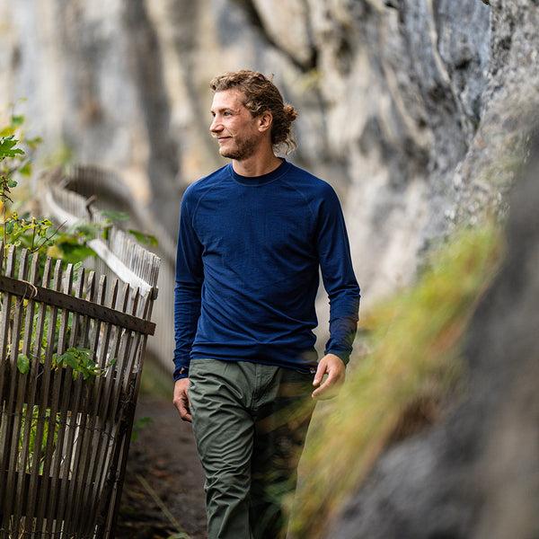 Isobaa Mens 160 Merino Active Long Sleeve Crew (Navy)