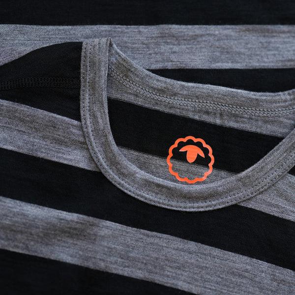 Isobaa Mens Merino 180 Long Sleeve Crew (Black/Charcoal)