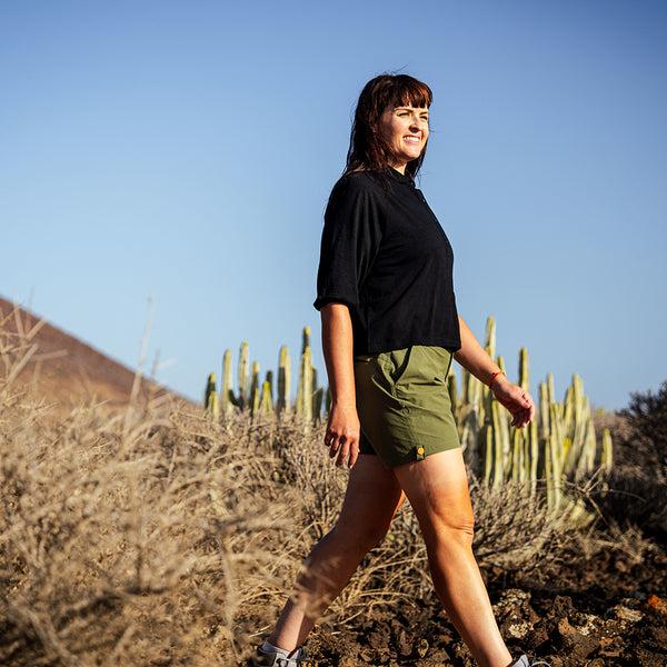 isobaa Womens Merino 120 Ultrafine Cropped Blouse (Black)