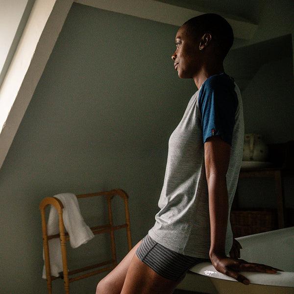 Isobaa Womens Merino 150 Raglan Baseball Tee (Cloud/Petrol)