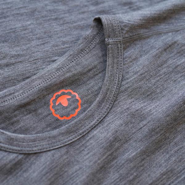 Isobaa Womens Merino 150 Short Sleeve Crew (Charcoal)