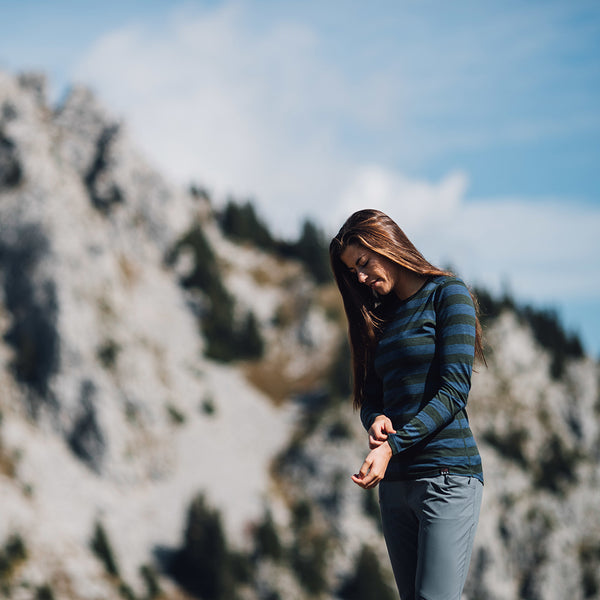 Isobaa Womens Merino 180 Long Sleeve Crew (Forest/Denim)