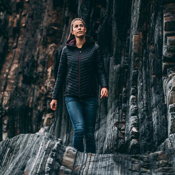 Isobaa Womens Merino Wool Insulated Jacket (Black/Wine)