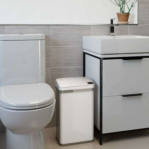 Itouchless 4 Gallon / 15 Liter Self-Contained Electric-Motor Sensor Trash Can With AbsorbX (White)