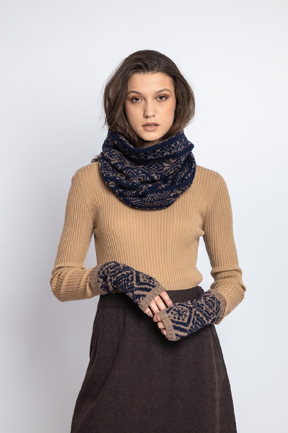 Ivko Woman Snood Root Pattern Navy