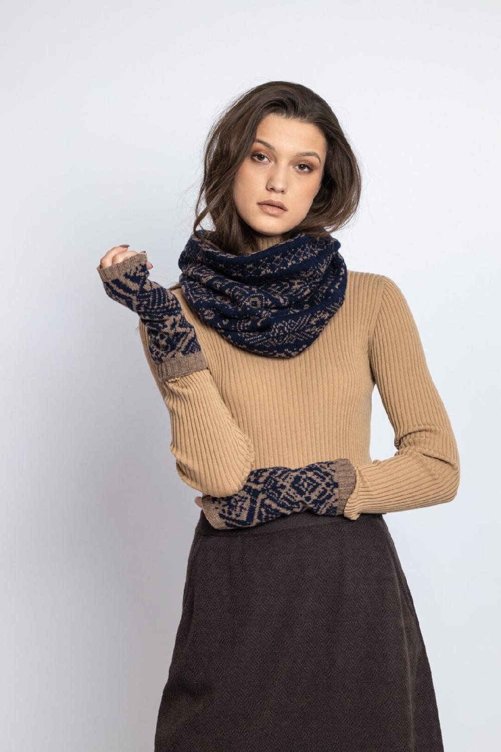 Ivko Woman Snood Root Pattern Navy