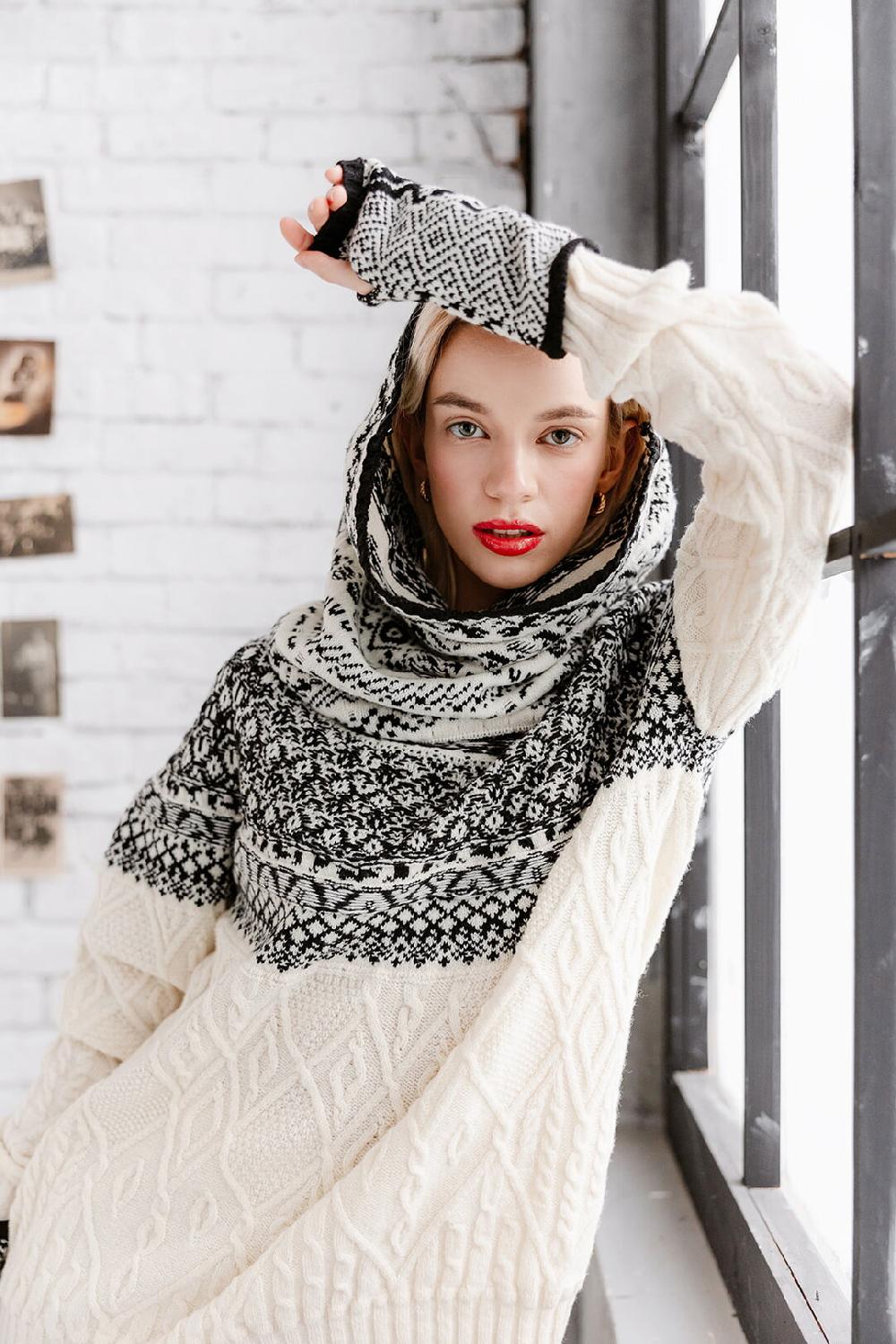 Ivko Woman Snood Root Pattern Off-White