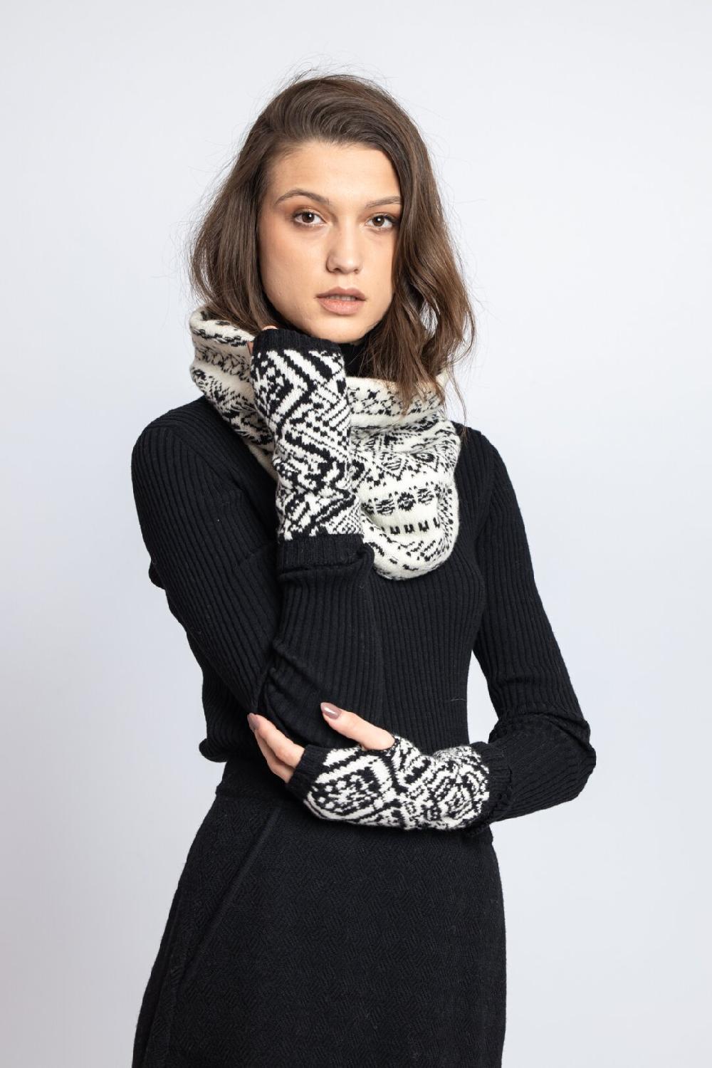 Ivko Woman Snood Root Pattern Off-White