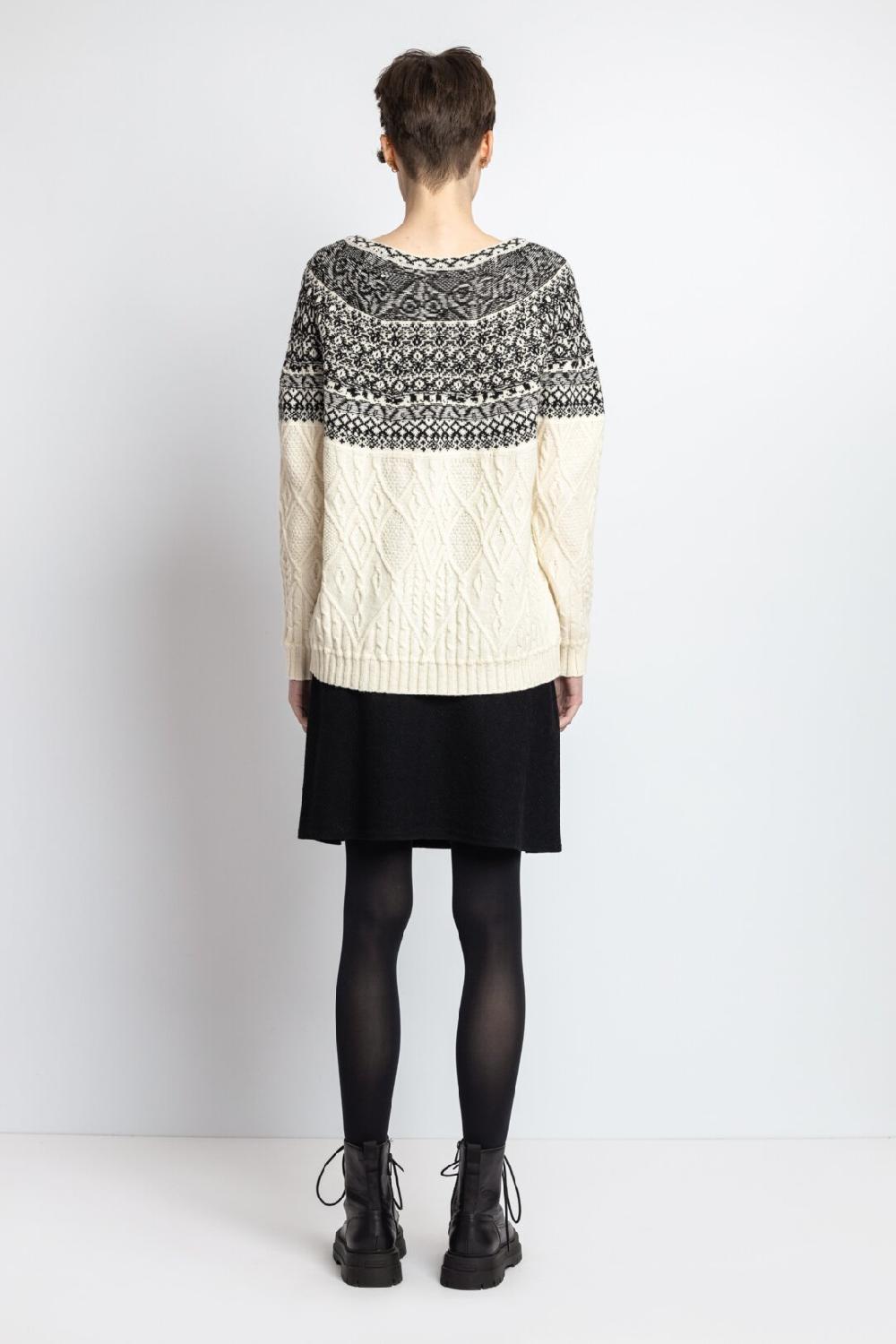 Ivko Woman O-Neck Pullover Artistic Pattern Off-White