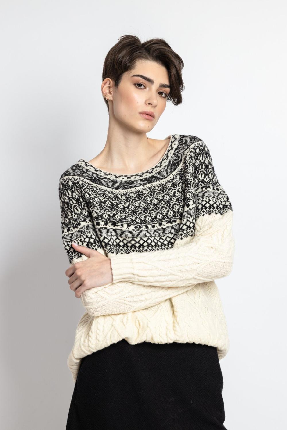 Ivko Woman O-Neck Pullover Artistic Pattern Off-White