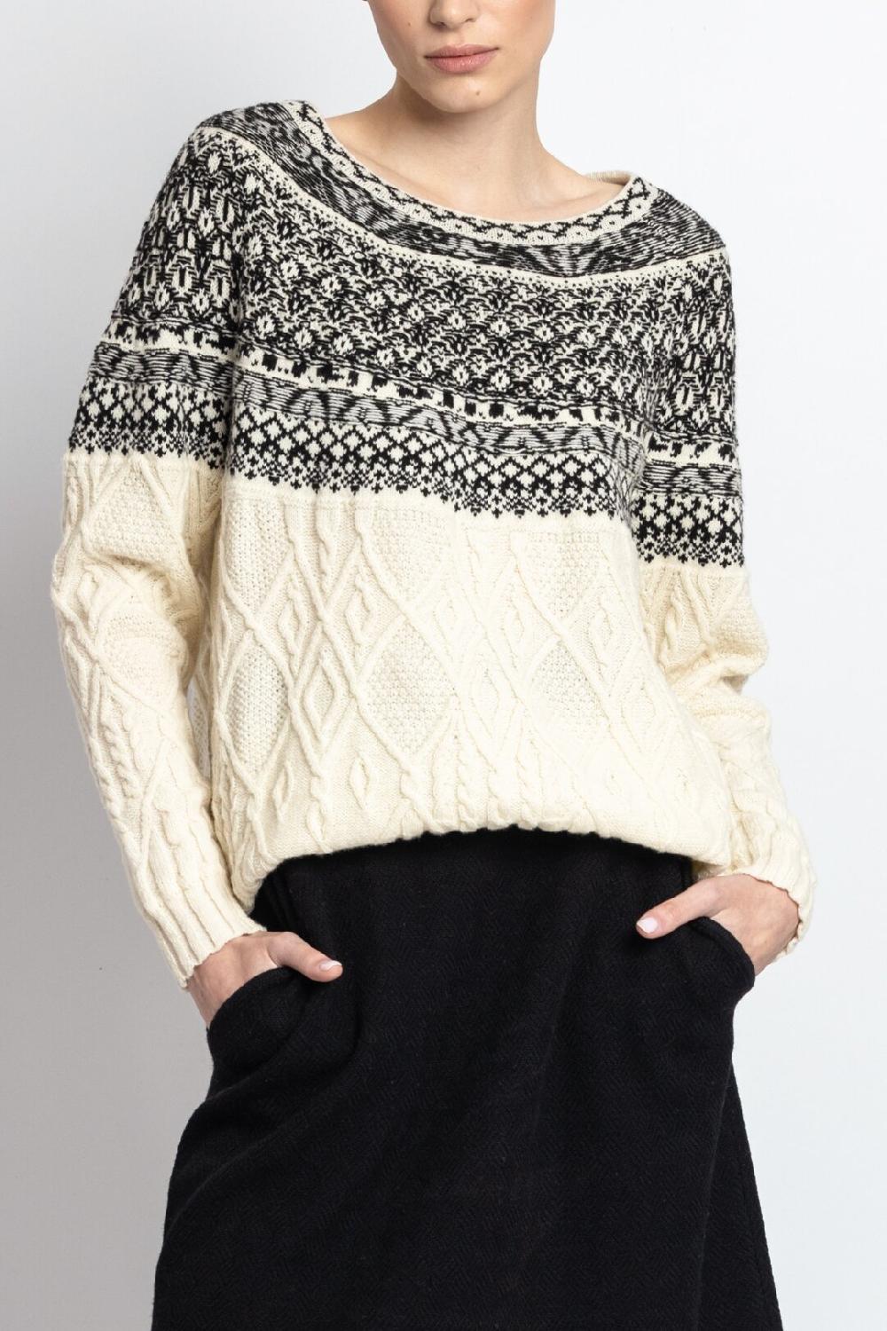 Ivko Woman O-Neck Pullover Artistic Pattern Off-White