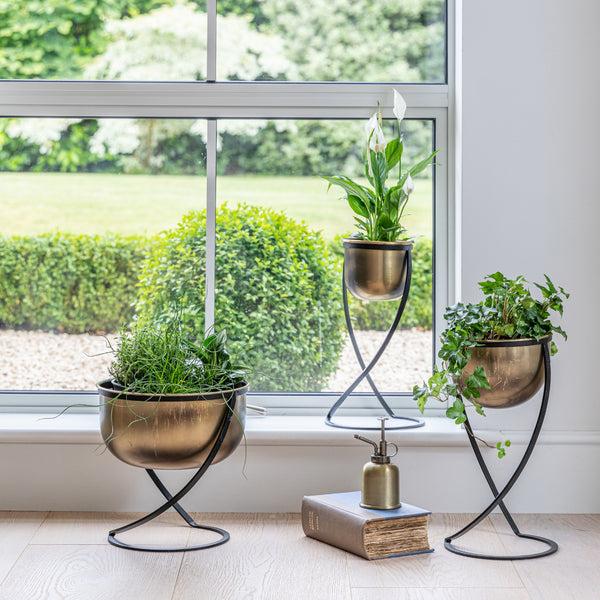 ivyline Indoor Kensington Brass Metal Round Planter On Stand