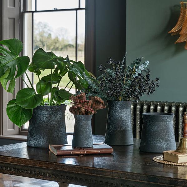 Ivyline Kew Handthrown Planter Basalt