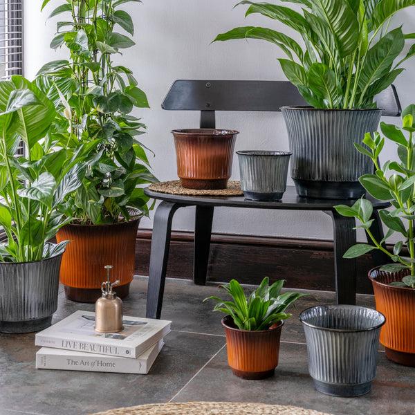 Ivyline Jasper Metal Ribbed Tapered Planter Set Of 4