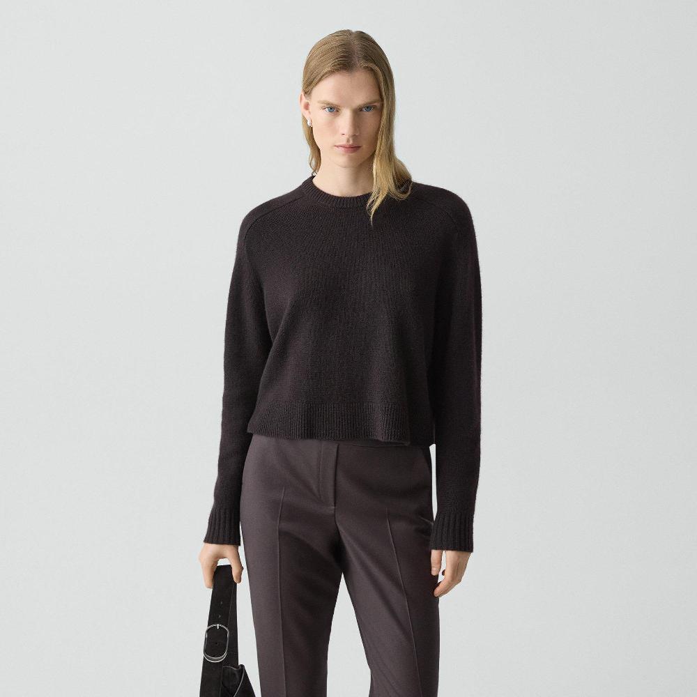 j brand Cropped Crewneck Sweater in Cashmere cacao