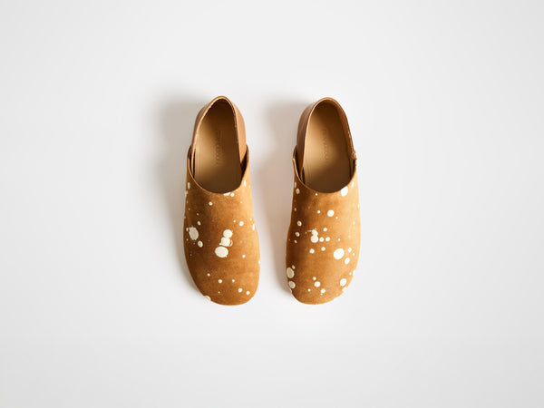 J.w.anderson Mens Slipper Mules In Tan & Cream