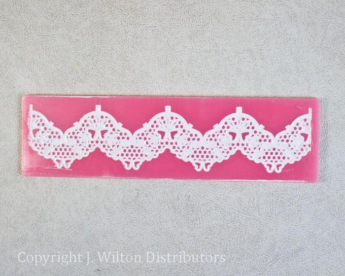 J.Wilton SILICONE LACE MAT 7"x2" LITTLE HEART