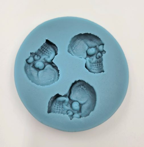 J.Wilton SILICONE MOLD SKULL 3 CAVITY APPROX. 1" 1PC